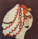 Frau mit weißroter Haube